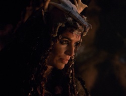 extant_XenaWarriorPrincess_4x01-AdventuresInTheSinTrade_00836.jpg