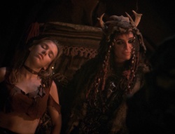 extant_XenaWarriorPrincess_4x01-AdventuresInTheSinTrade_00886.jpg