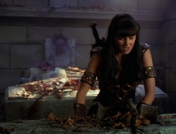 extant_XenaWarriorPrincess_6x02-TheHauntingOfAmphipolis_00644.jpg