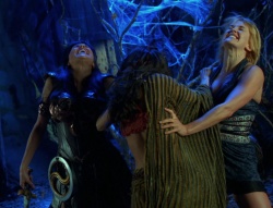 extant_XenaWarriorPrincess_6x02-TheHauntingOfAmphipolis_02196.jpg